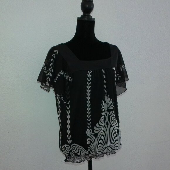 Black and White Floral Short Sleeve Top - Picture 4 of 9